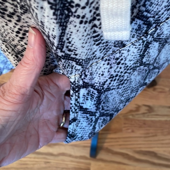 Zenana Snake Print Kangaroo Pocket Drawstring Tunic Long Sleeve Hoodie Women S - Picture 7 of 12